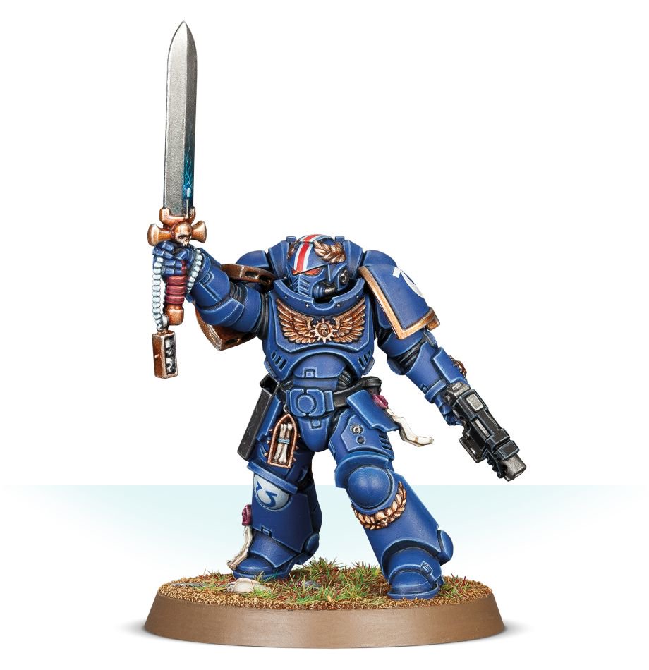 Warhammer 40k: Space Marines: Primaris Lieutenant with Power Sword